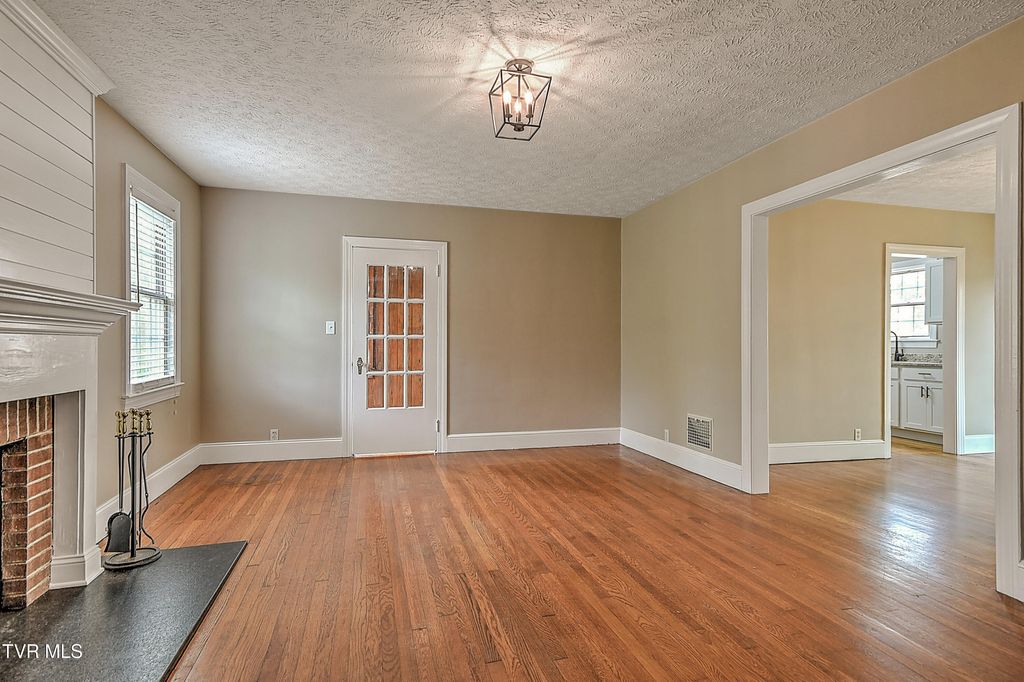 Photo of 165 Sevier Avenue, Kingsport, TN 37660 (MLS # 9993932)