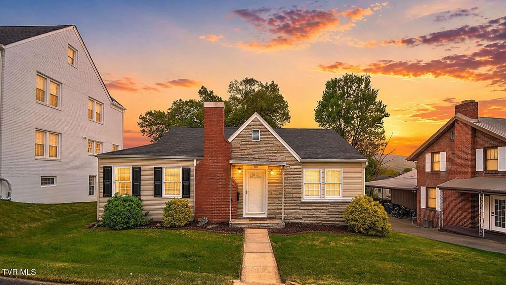 Photo of 165 Sevier Avenue, Kingsport, TN 37660 (MLS # 9993932)