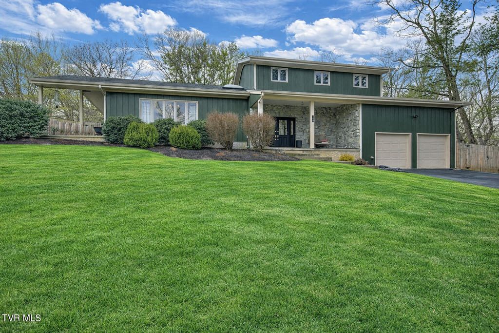 Photo of 149 Kingsbridge, Bristol, TN 37620 (MLS # 9991407)