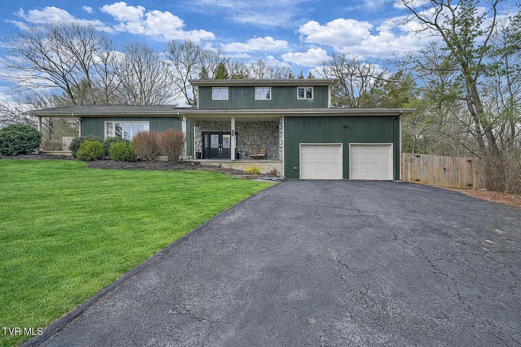 Photo of 149 Kingsbridge, Bristol, TN 37620 (MLS # 9991407)