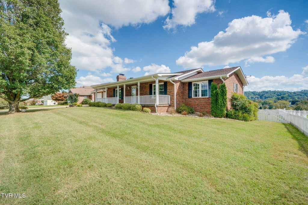 Photo of 208 Bart Green Drive, Johnson City, TN 37615 (MLS # 10001912)