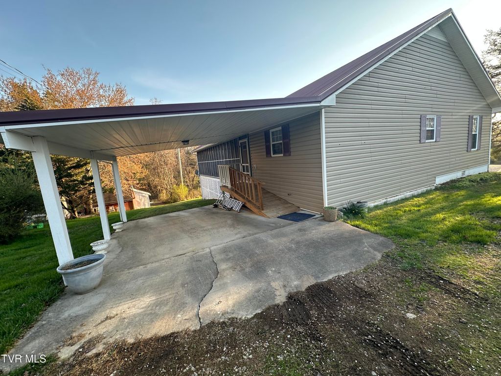 Photo of 384 Bridgefield Way, Newport, TN 37821 (MLS # 9987580)