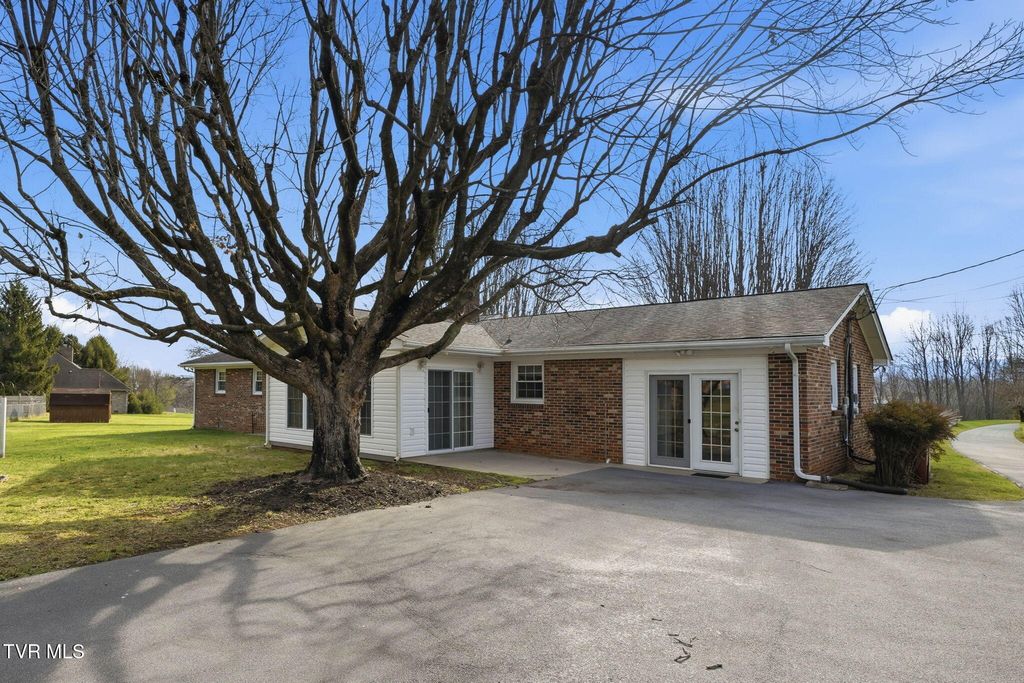 Photo of 805 Hiwassee Heights Drive, Johnson City, TN 37601 (MLS # 9992680)