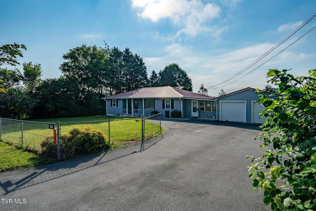 Photo of 371 Oak Hill Circle, Jonesborough, TN 37659 (MLS # 9998426)