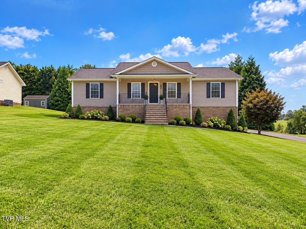 Photo of 113 Tamarack Drive, Johnson City, TN 37604 (MLS # 10002245)