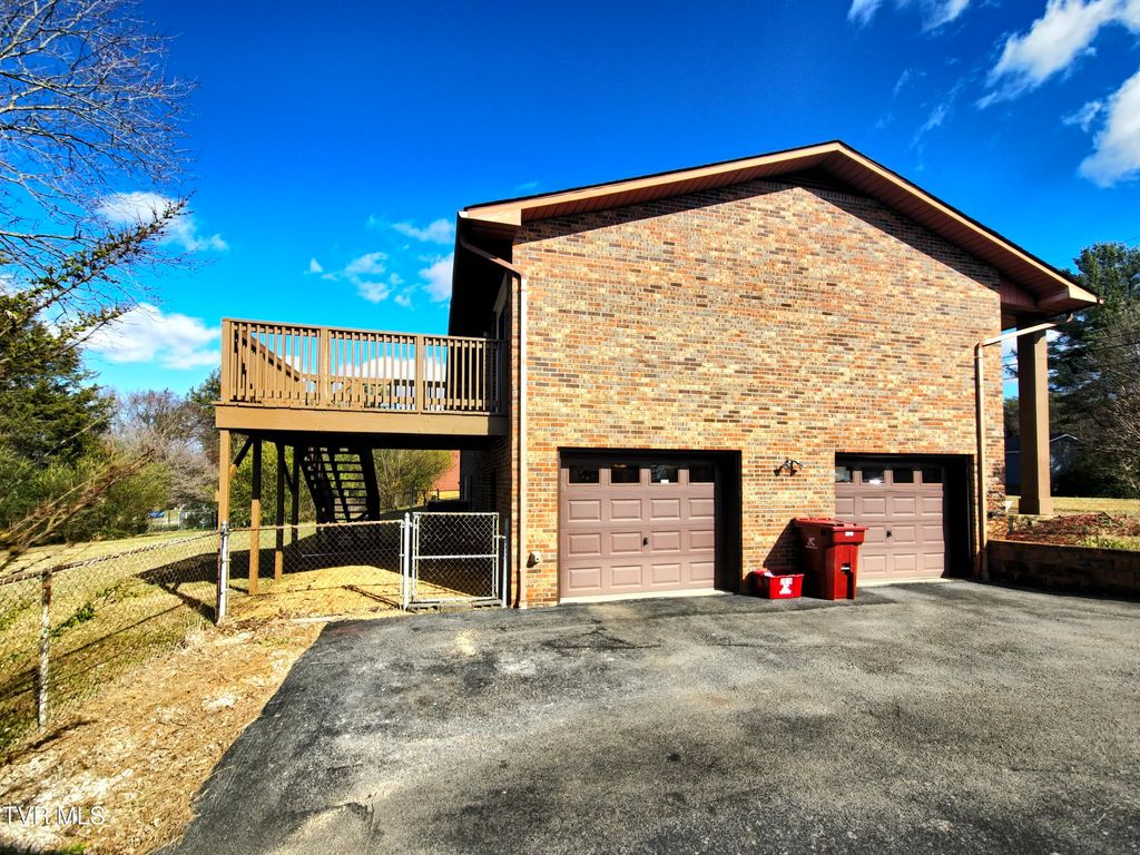 Photo of 2910 Newbern Drive, Johnson City, TN 37604 (MLS # 9988800)