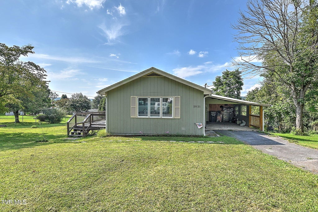 Photo of 2021 Windsor Avenue, Bristol, TN 37620 (MLS # 10000102)