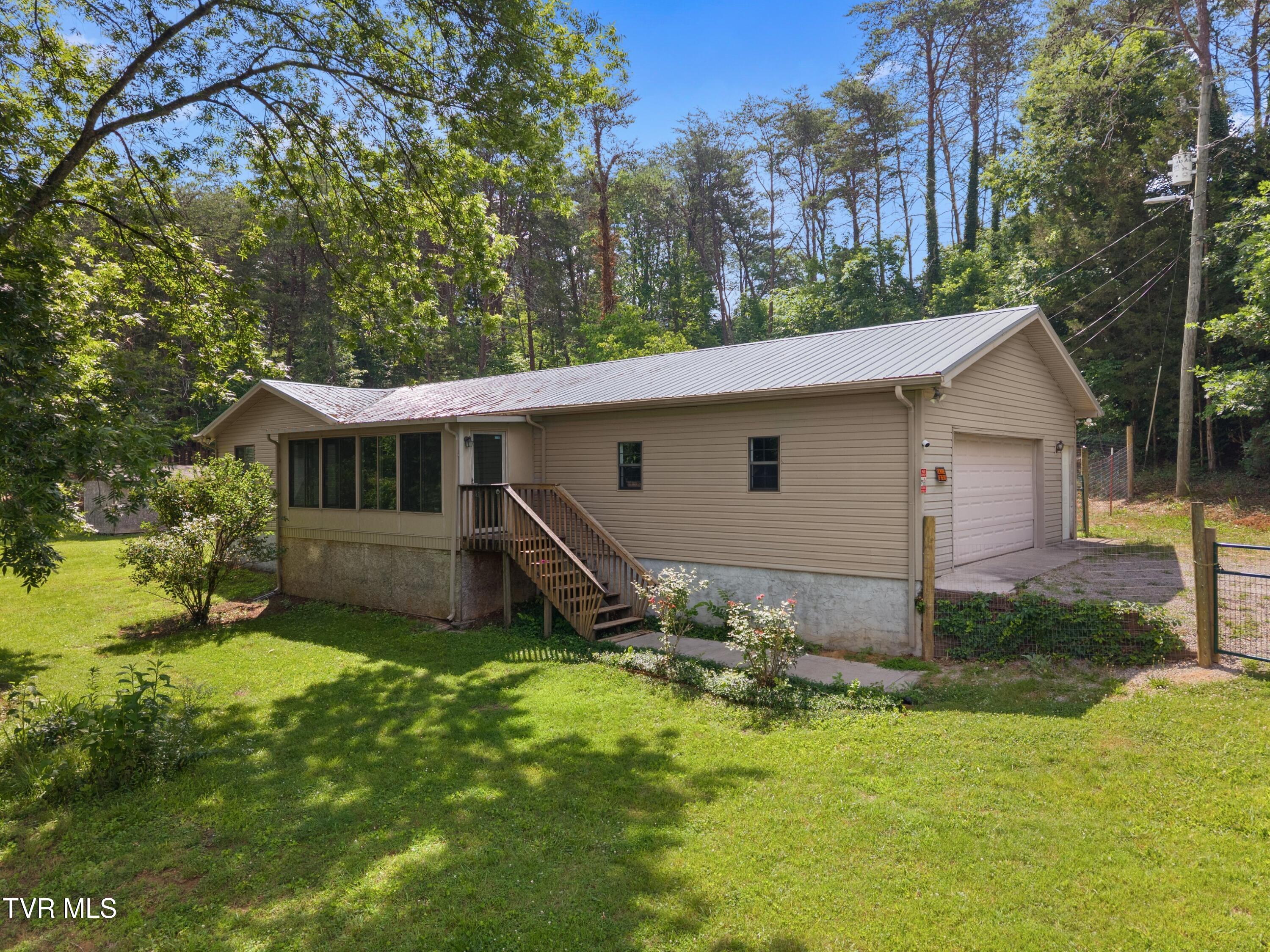 Photo 1 of 42 — 1689 Mccleary Bend, Sevierville, TN 37876