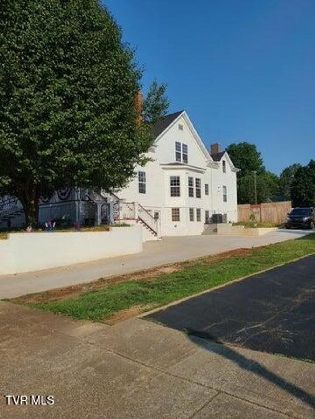 Photo of 721 First North Street, Morristown, TN 37814 (MLS # 9986678)