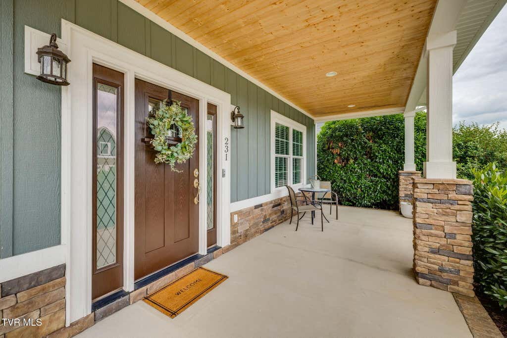 Photo of 231 Riverwatch Circle, Kingsport, TN 37660 (MLS # 9996937)