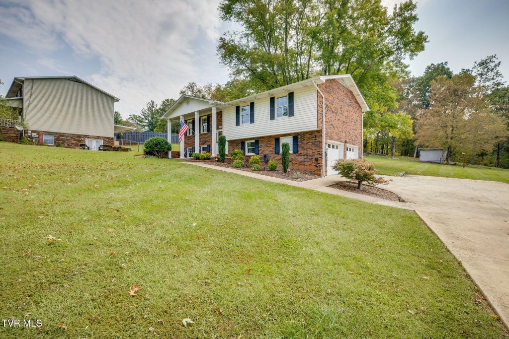 Photo of 720 Sherbrooke Circle, Mount Carmel, TN 37645 (MLS # 10001750)