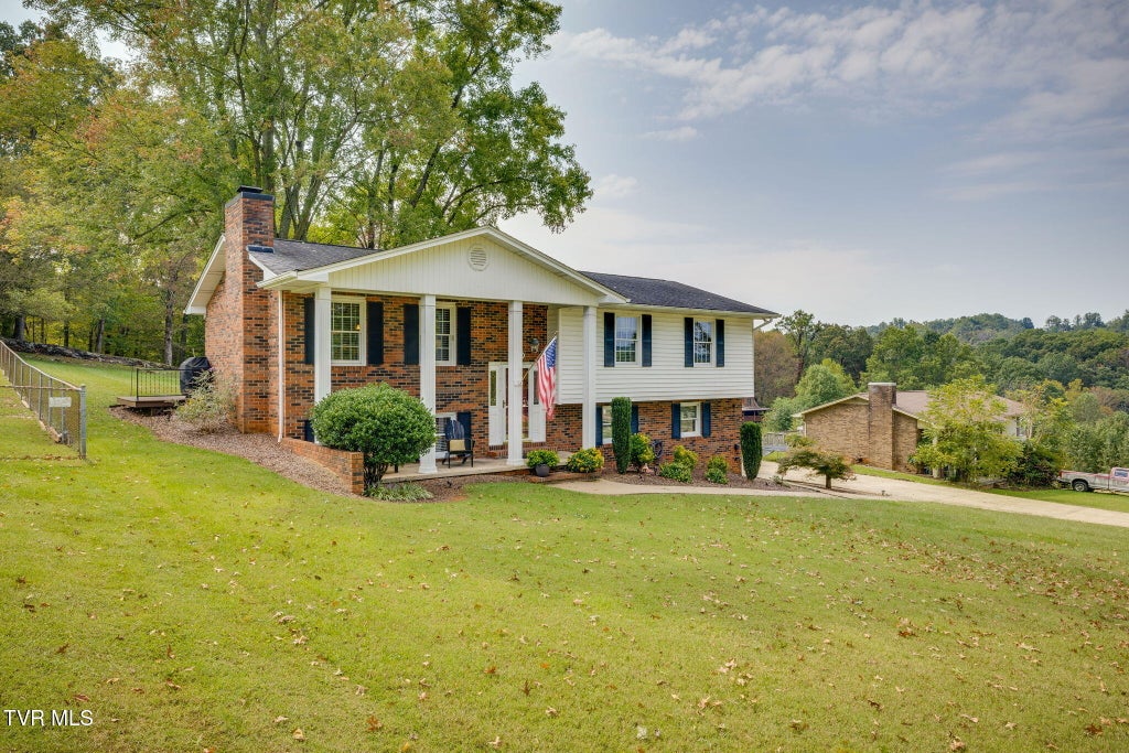 Photo of 720 Sherbrooke Circle, Mount Carmel, TN 37645 (MLS # 10001750)