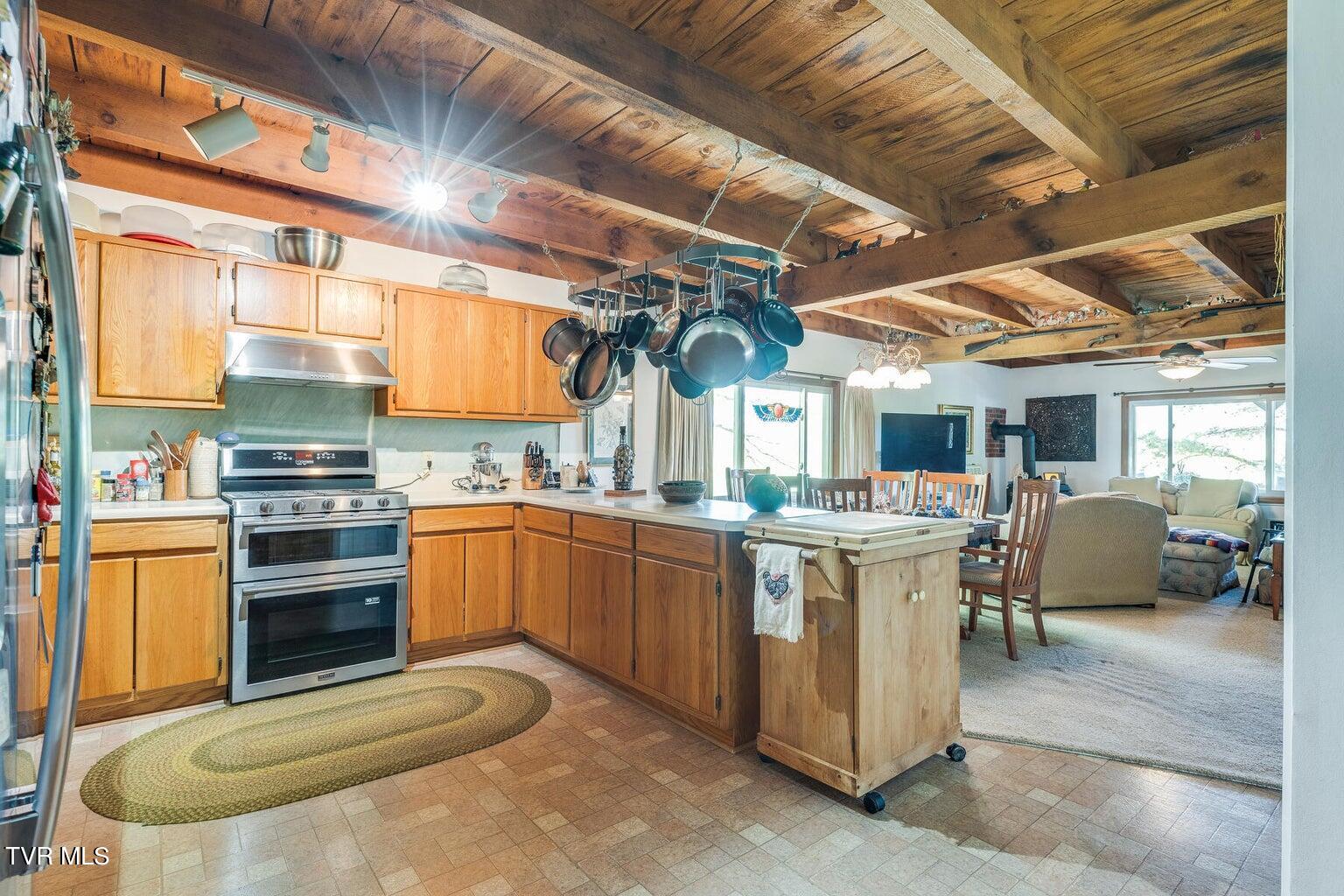 143 Horseshoe Lane, Roan Mountain, Tennessee image 24
