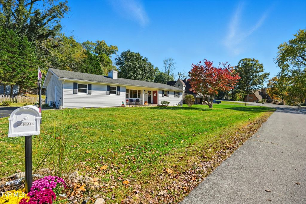 Photo of 333 Boone Lake Circle, Bluff City, TN 37618 (MLS # 9987423)
