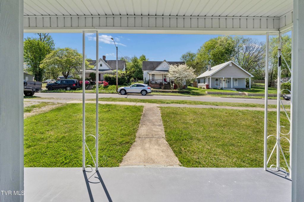 Photo of 424 Hamilton Street, Johnson City, TN 37604 (MLS # 9993835)