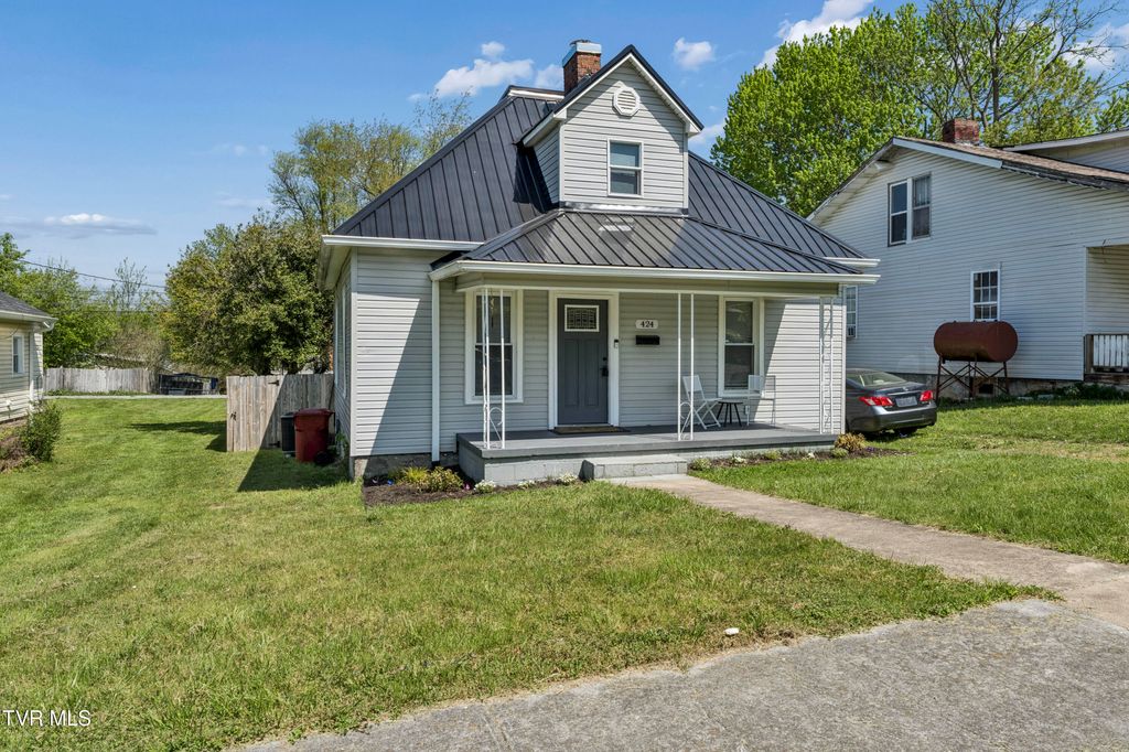 Photo of 424 Hamilton Street, Johnson City, TN 37604 (MLS # 9993835)
