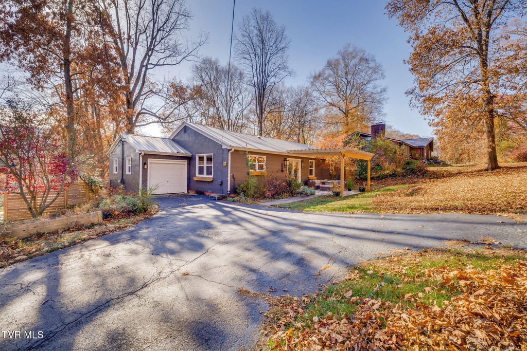 Photo of 900 Echo Lane, Johnson City, TN 37604 (MLS # 9988542)