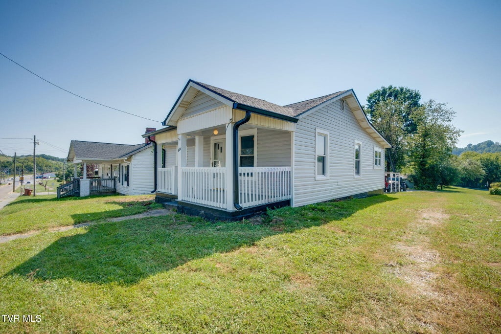 Photo of 1104 Main Street, Johnson City, TN 37601 (MLS # 10000365)