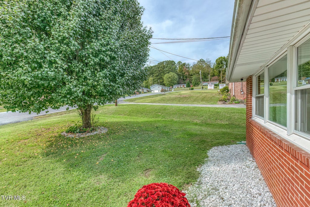 Photo of 127 Deadrick Drive, Kingsport, TN 37663 (MLS # 10002055)