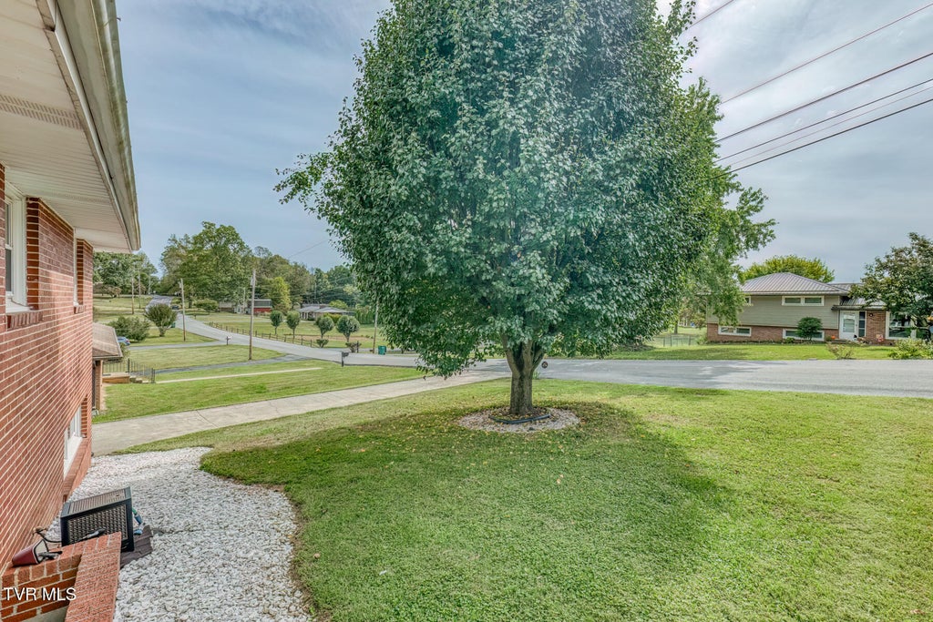 Photo of 127 Deadrick Drive, Kingsport, TN 37663 (MLS # 10002055)