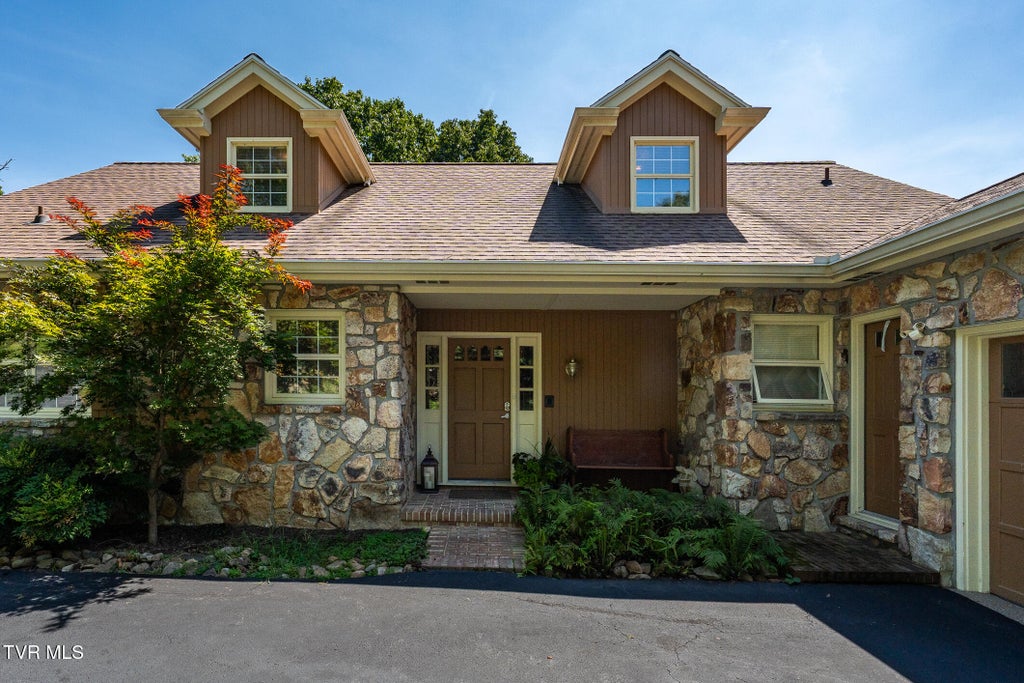 Photo of 2313 Norwich Place, Kingsport, TN 37660 (MLS # 9999913)