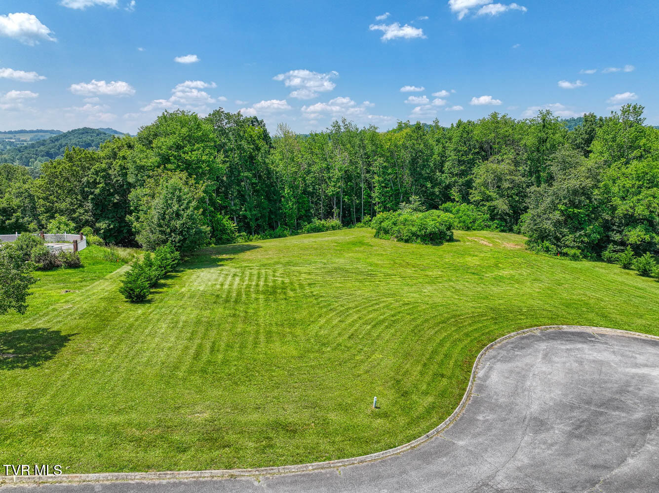 402 Lynchburg Lane, Surgoinsville, Tennessee image 1