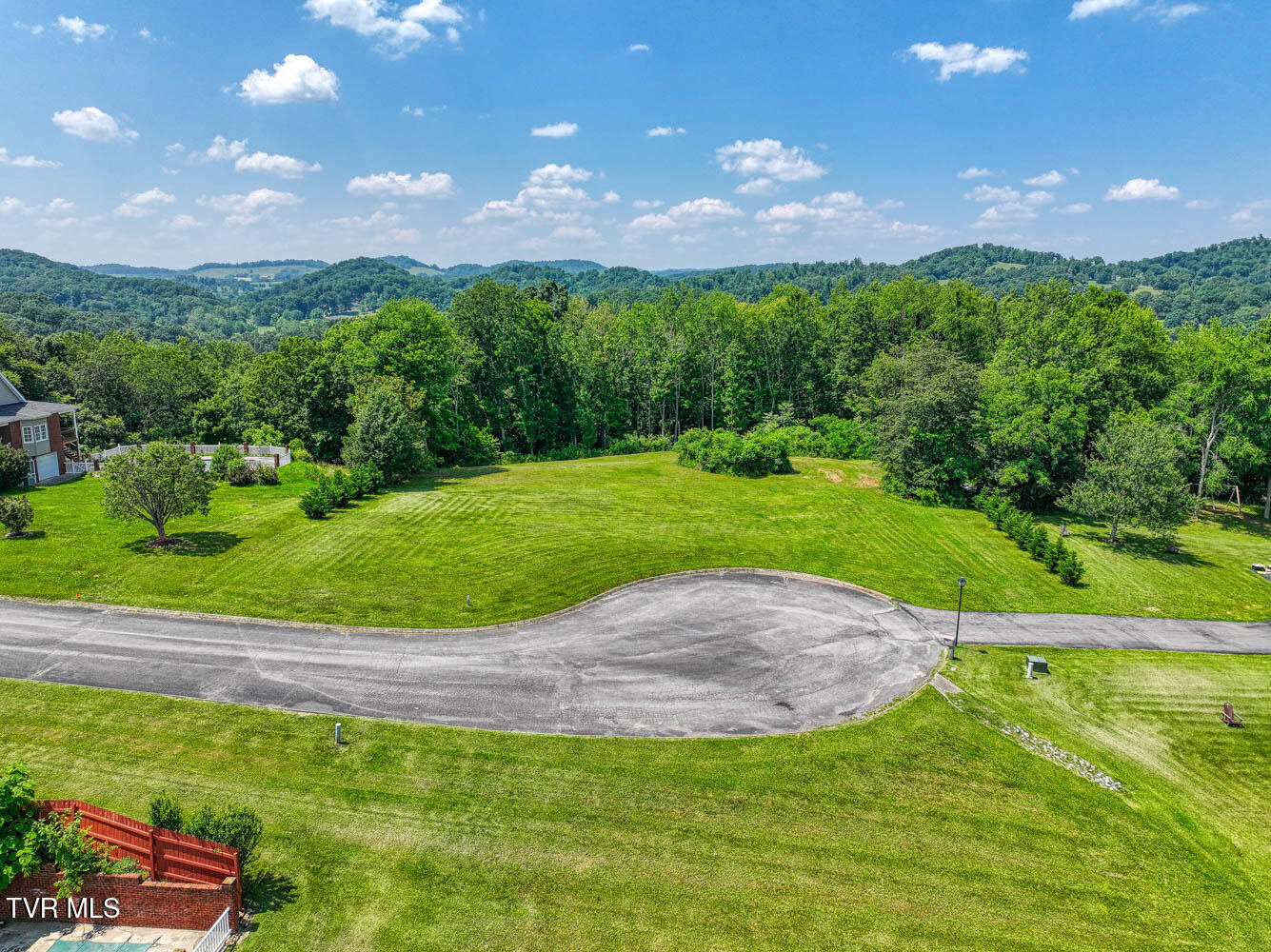 402 Lynchburg Lane, Surgoinsville, Tennessee image 2