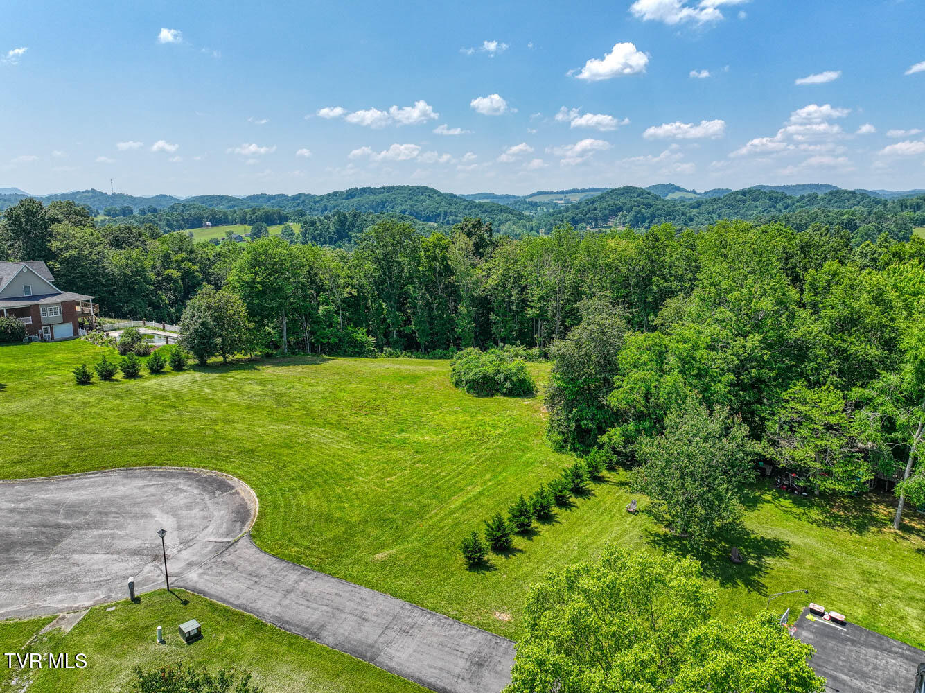 402 Lynchburg Lane, Surgoinsville, Tennessee image 3
