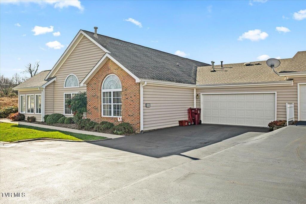 Photo of 238 Avonlea Place #2-D, Johnson City, TN 37604 (MLS # 9989579)