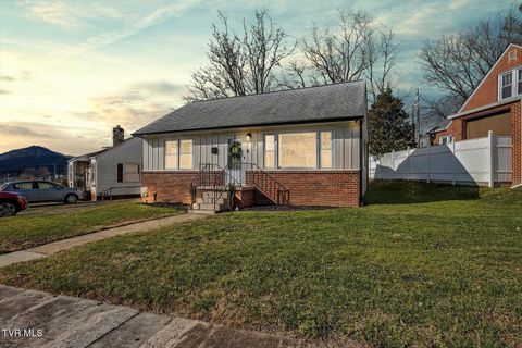 Photo of 209 Tennessee Street, Kingsport, TN 37660 (MLS # 9989635)