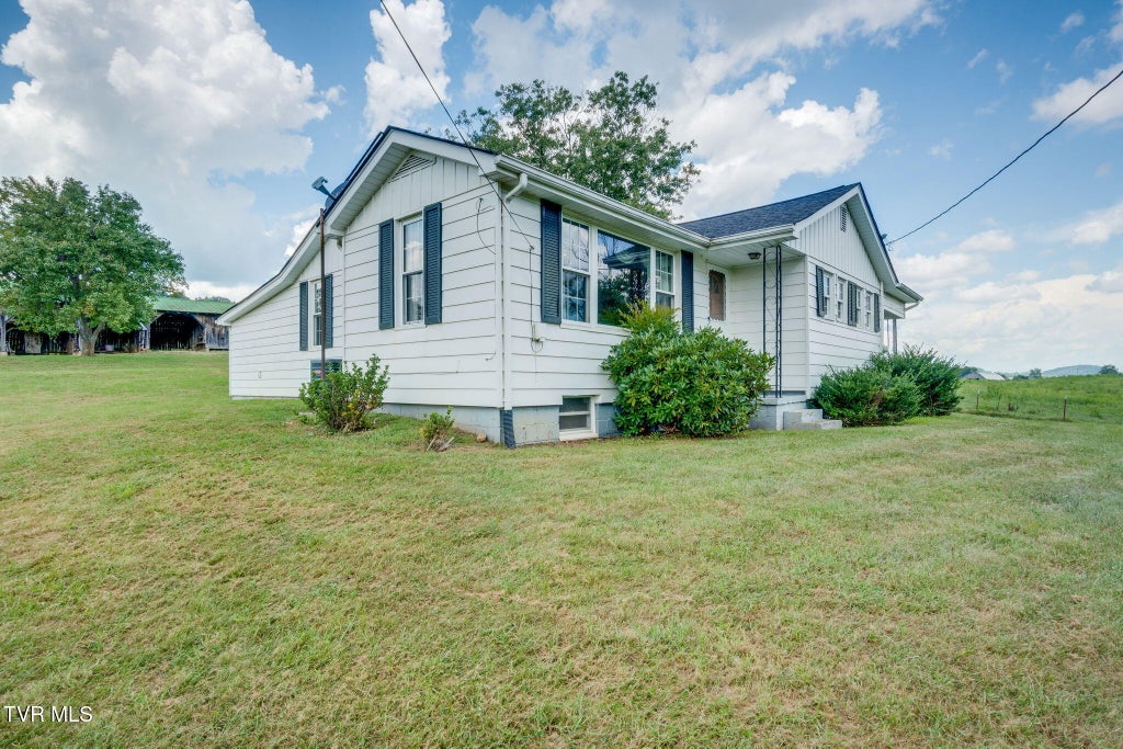Photo of 3119 Carters Valley Road, Church Hill, TN 37642 (MLS # 10000350)