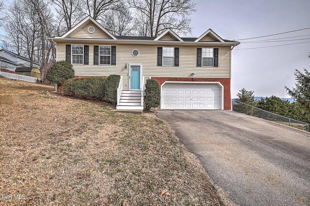Photo of 318 Webb Road, Piney Flats, TN 37686 (MLS # 9990696)