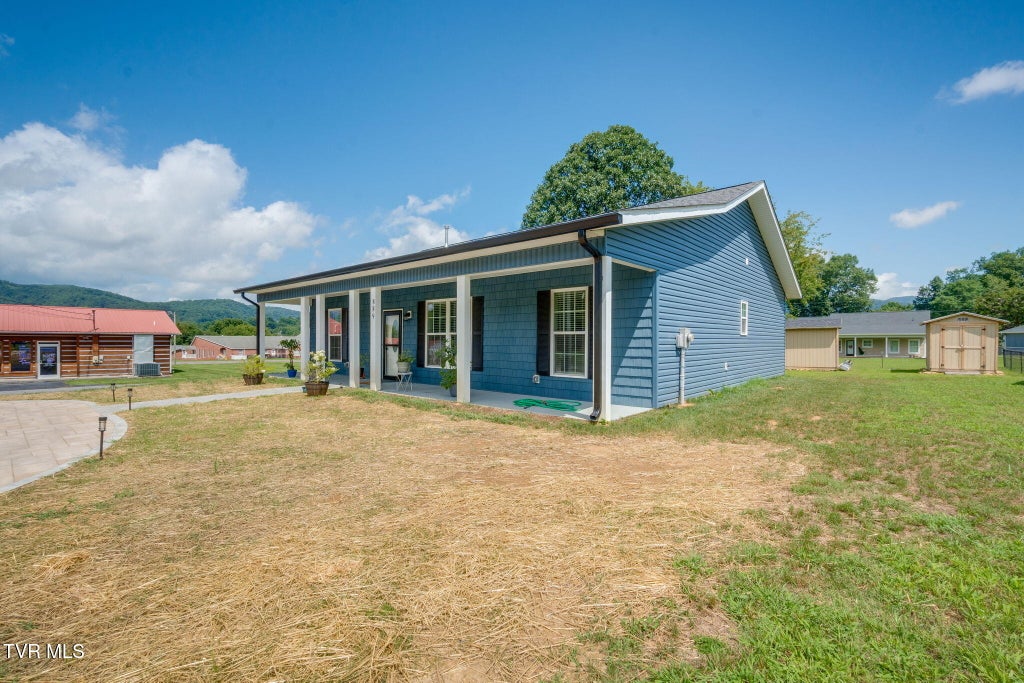 Photo of 889 Mohawk Drive, Erwin, TN 37650 (MLS # 9998480)