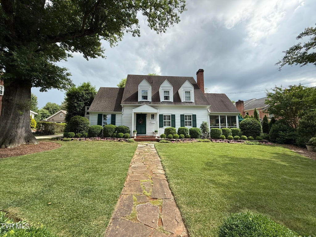 Photo of 116 F Street, Elizabethton, TN 37643 (MLS # 9998786)