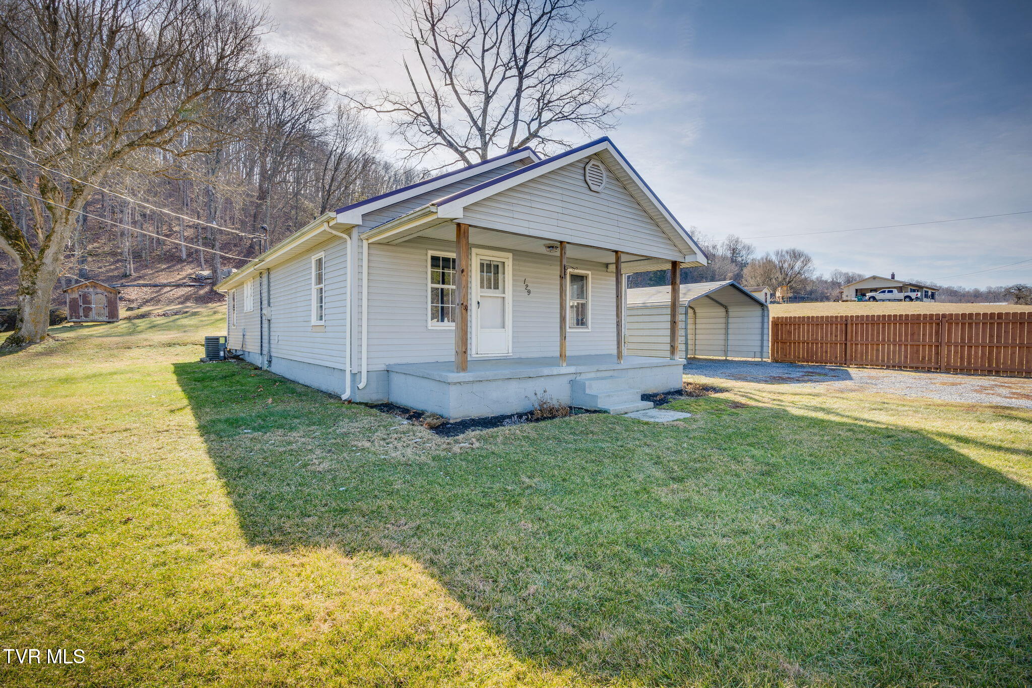 129 Deck Valley Road, Bristol, Tennessee image 2