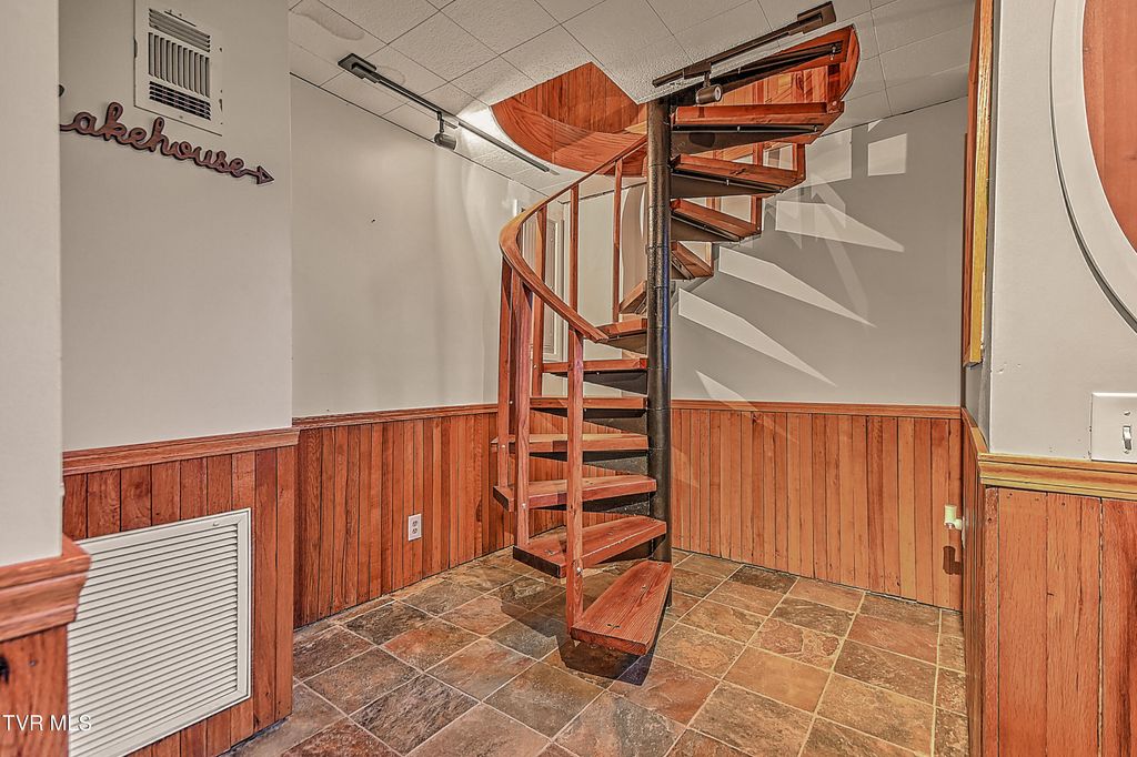 Photo of 125 Shirley Street, Gray, TN 37615 (MLS # 9989868)