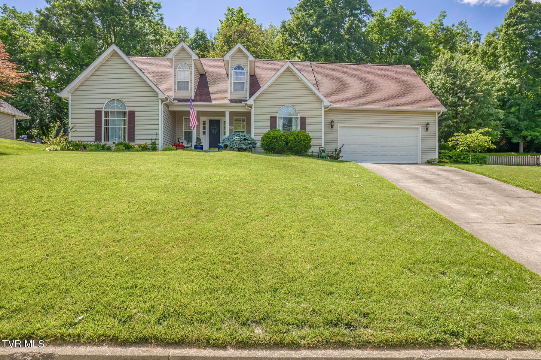 620 Glen Oaks Place, Johnson City, Tennessee image 2