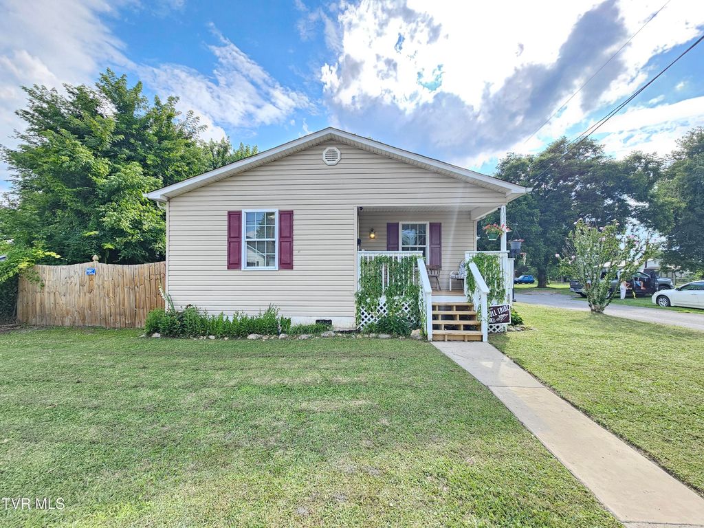 Photo of 1002 Sevier Avenue, Kingsport, TN 37660 (MLS # 9997427)