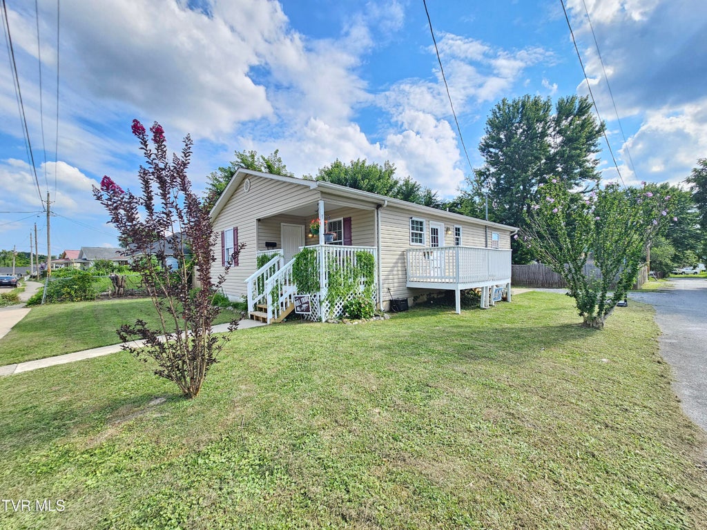 Photo of 1002 Sevier Avenue, Kingsport, TN 37660 (MLS # 9997427)