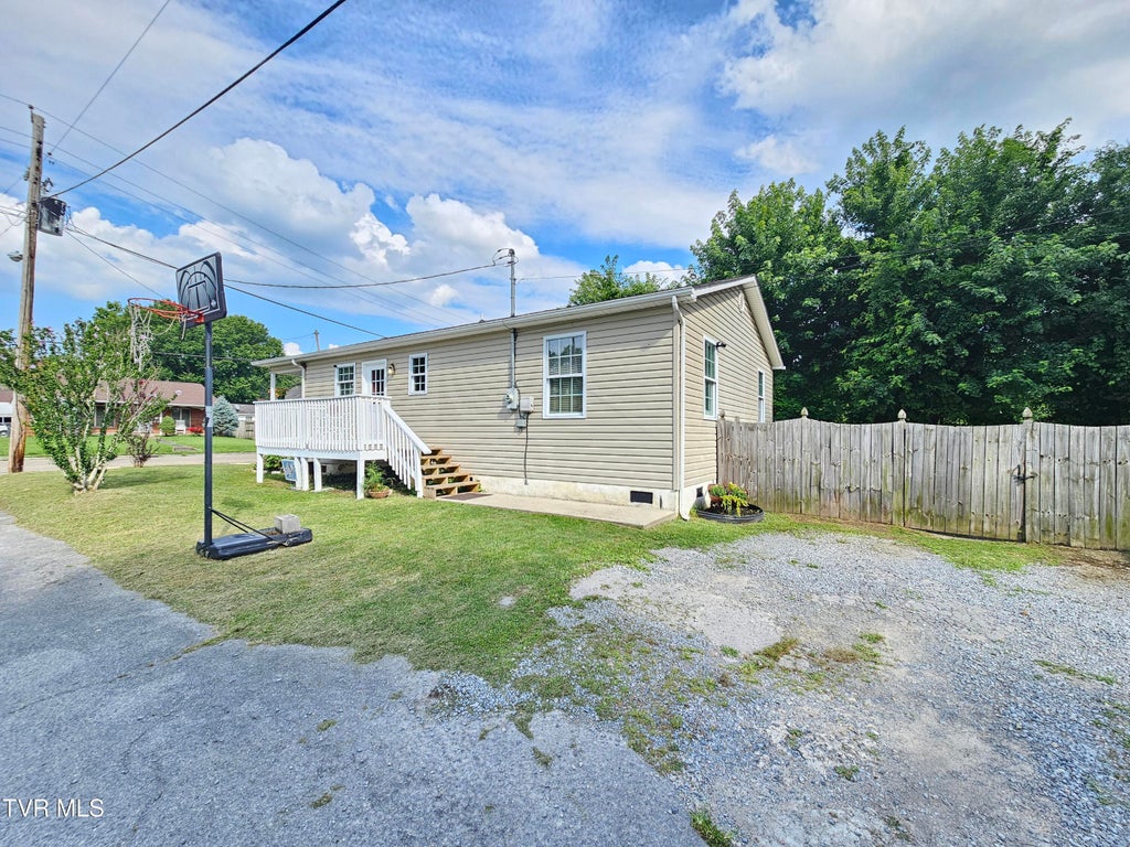 Photo of 1002 Sevier Avenue, Kingsport, TN 37660 (MLS # 9997427)