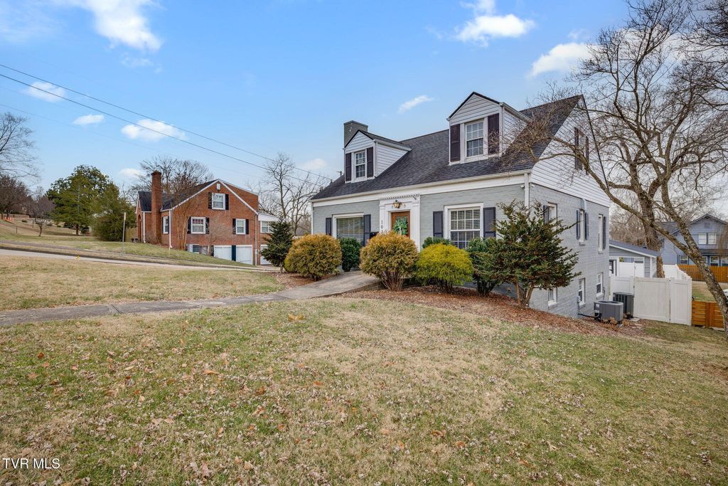 Photo of 1037 Watauga Street, Kingsport, TN 37660 (MLS # 9990850)