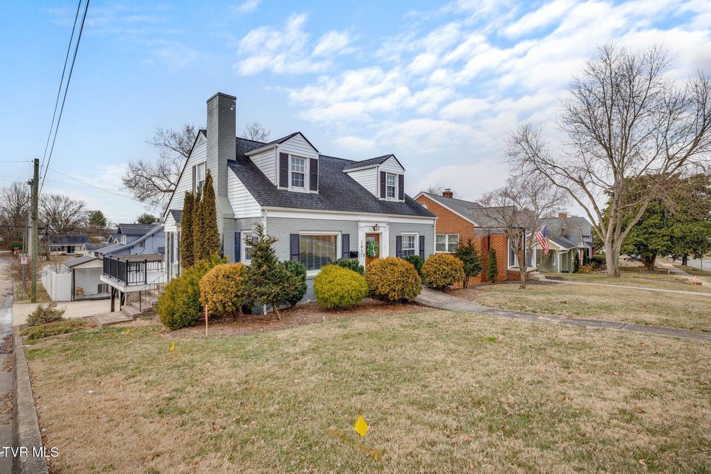 Photo of 1037 Watauga Street, Kingsport, TN 37660 (MLS # 9990850)