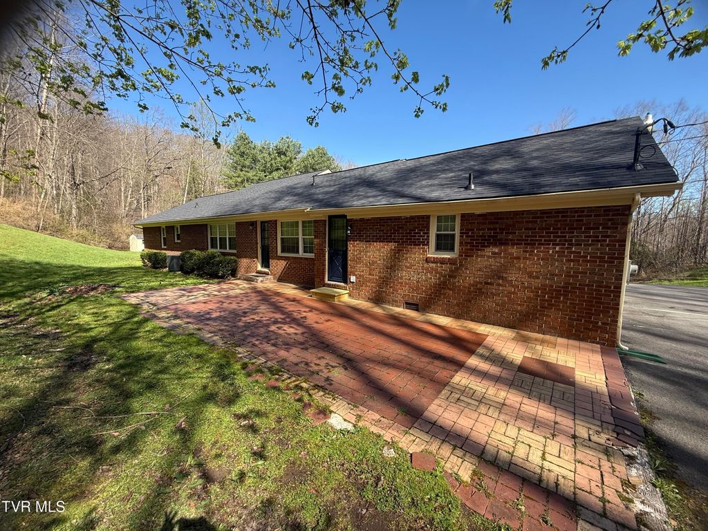Photo of 8412 Courtland Road, Wise, VA 24293 (MLS # 9988526)