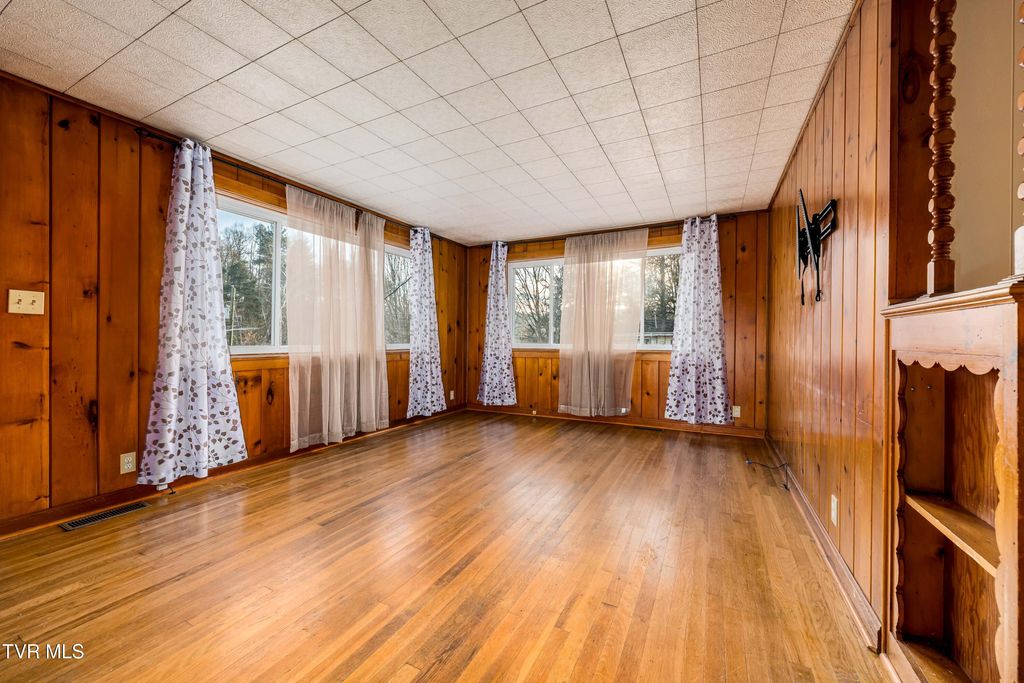 Photo of 722 Beidleman Creek Road, Bristol, TN 37620 (MLS # 9989472)