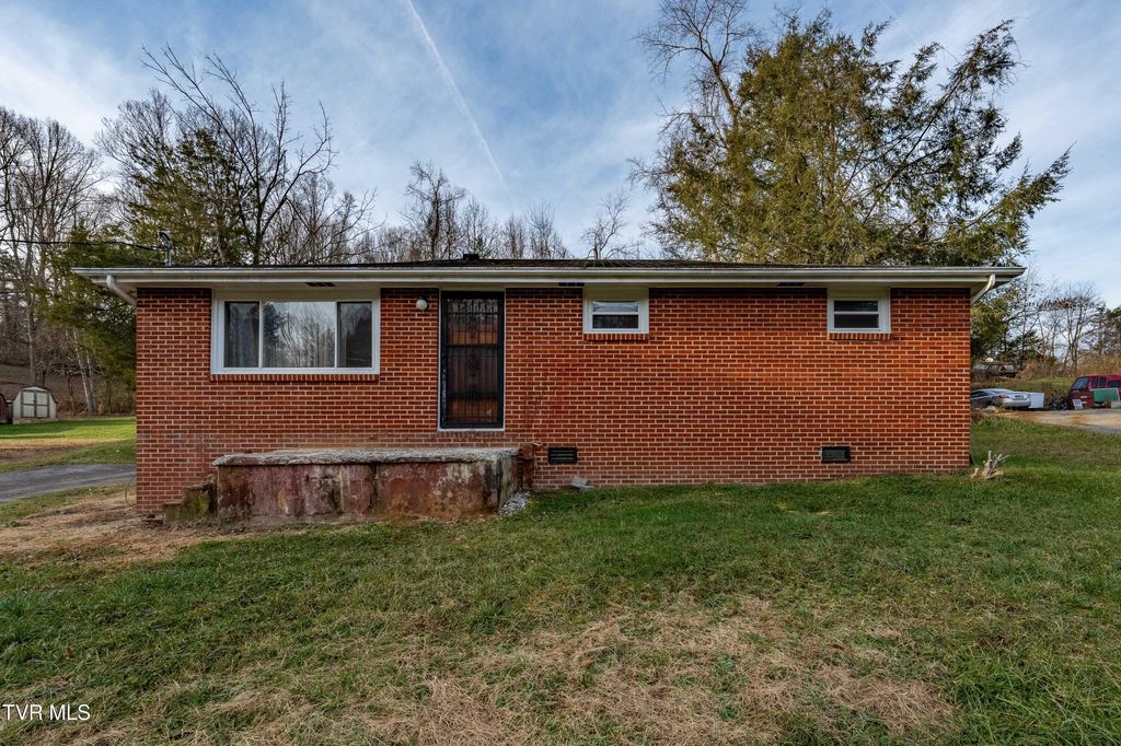 Photo of 722 Beidleman Creek Road, Bristol, TN 37620 (MLS # 9989472)