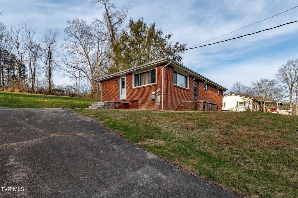 Photo of 722 Beidleman Creek Road, Bristol, TN 37620 (MLS # 9989472)