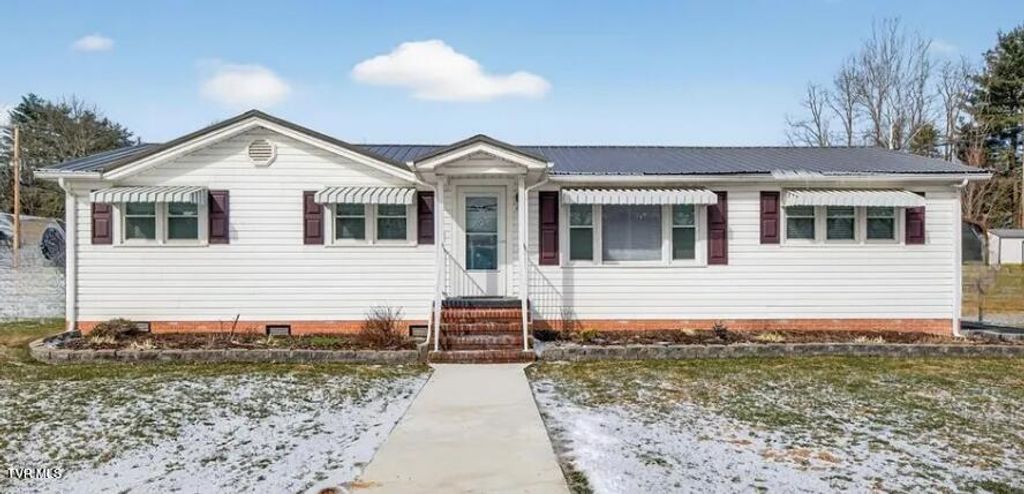 Photo of 407 Summers Street, Abingdon, VA 24210 (MLS # 9992629)