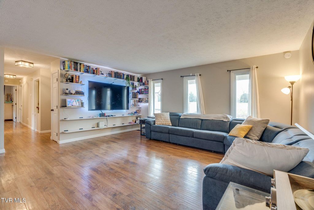 Photo of 1025 Amersham Road, Kingsport, TN 37660 (MLS # 9990131)