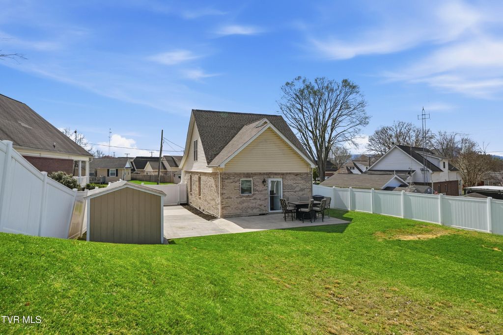 Photo of 2208 Hiwassee Drive, Kingsport, TN 37664 (MLS # 9992263)