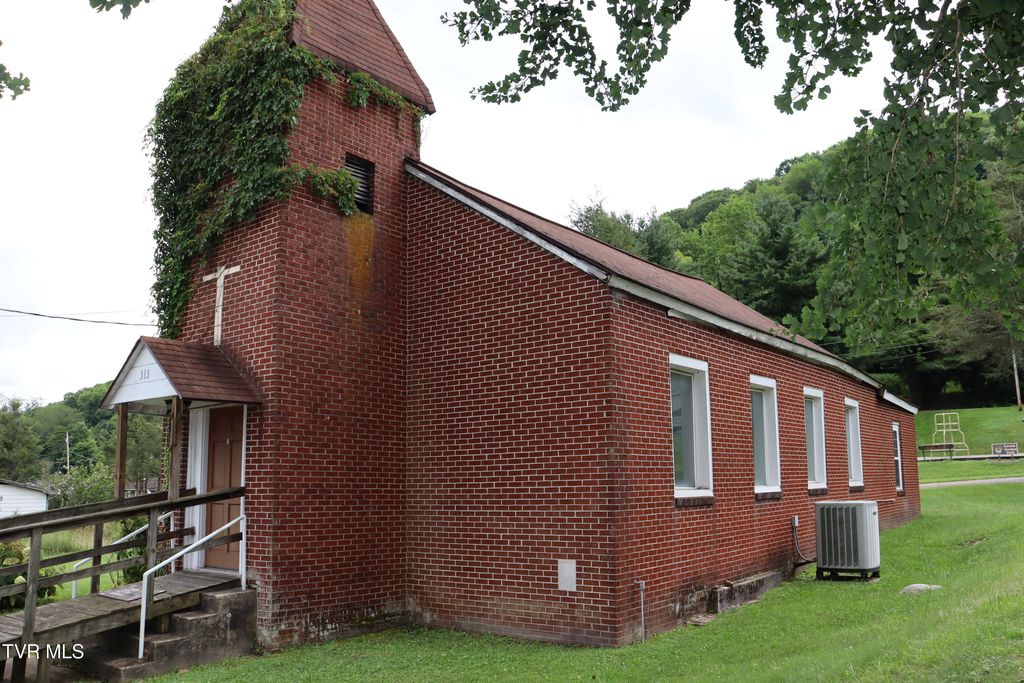 Photo of 313 Kentucky Avenue, Norton, VA 24273 (MLS # 9973294)